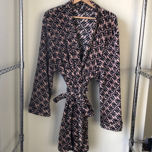 FASHION NOVA Robe. - Picture 2 of 9